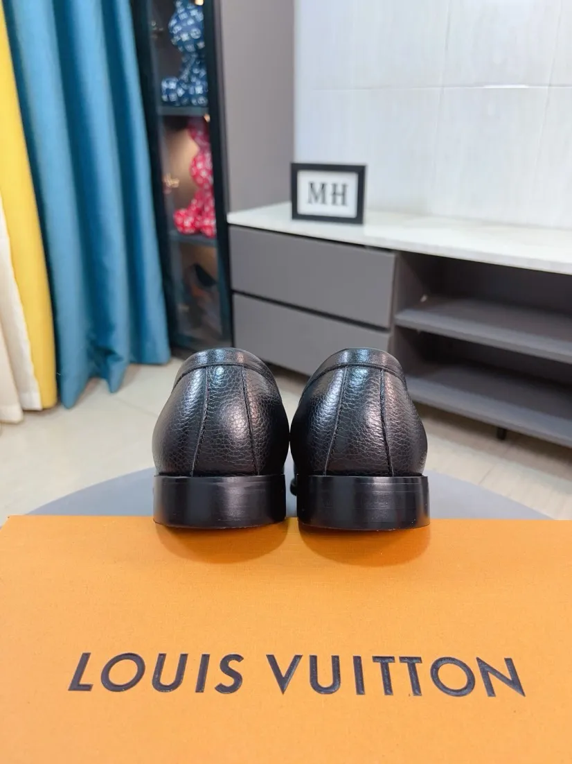 Men's Men's Shoes 💰480🌹🌹Niuli [LV] Louis Vuitton's new open-edge pigskin shoes are the most popular classic. Synchronized with the official website, the upper adopts Italian imported upper embossing➕comfortable cowhide lining, fashionable atmosphere, unique brand and unique craftsmanship. Highlighting the hot style of the new year. Stop hesitating, stop wandering, get it now. Code number: 38--44